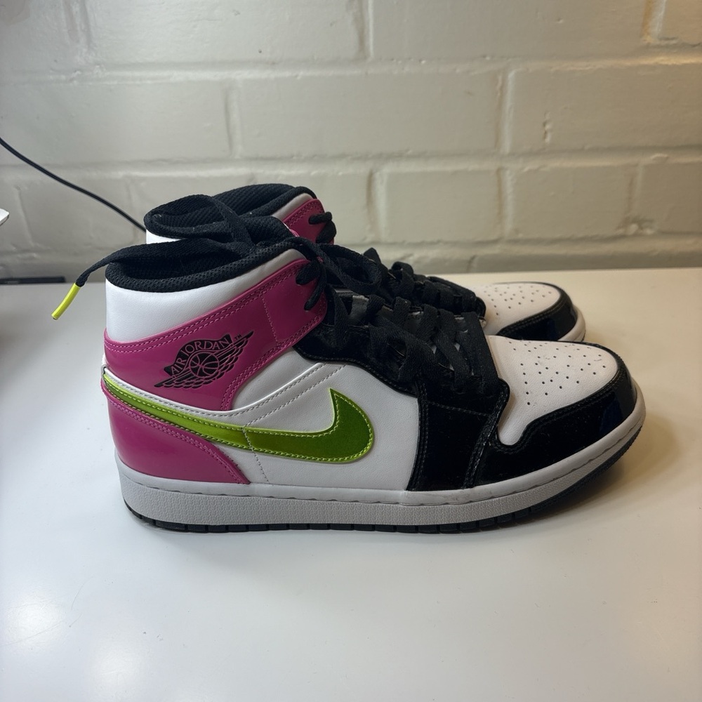 Jordan 1 Mid White Black Cyber Pink